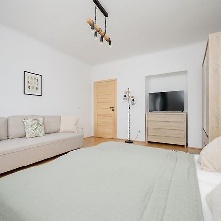 Spacious Apartment For 6 People Near The Old Town By Noclegi Renters Варшава Экстерьер фото
