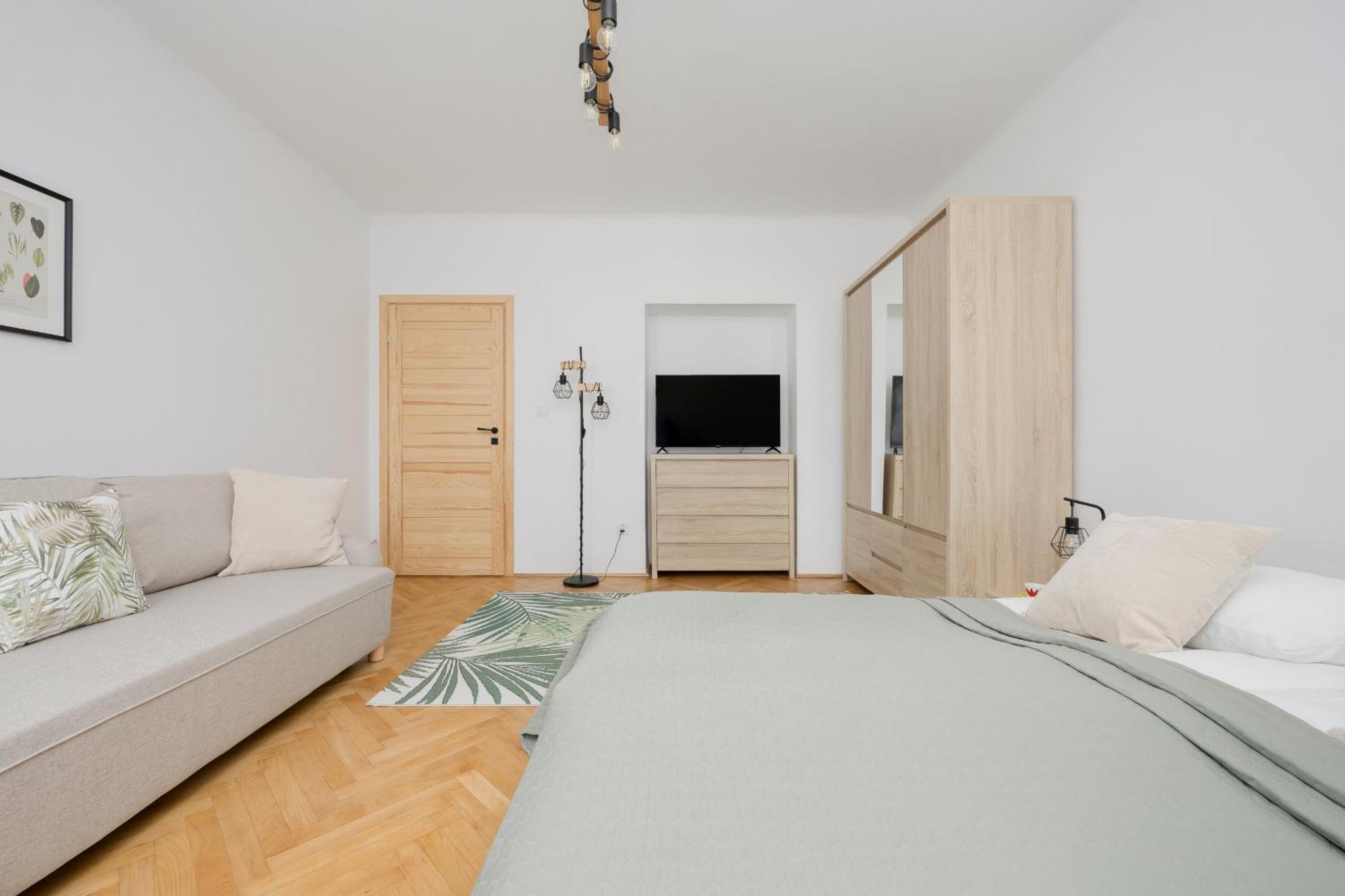 Spacious Apartment For 6 People Near The Old Town By Noclegi Renters Варшава Экстерьер фото